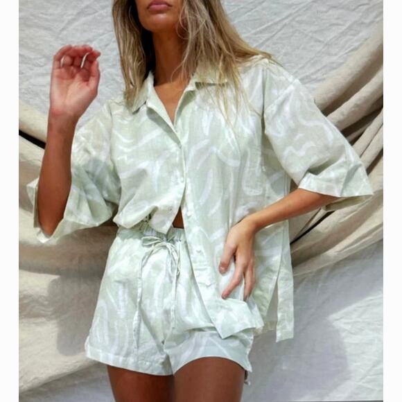 Stone Fox Swim Melba 100% Linen Shorts- Aloe Lines - size XS/S - Picture 2 of 7